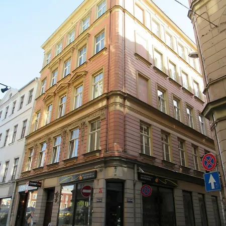Heart Of Old Three Bedroom By Dome Square Apartmán