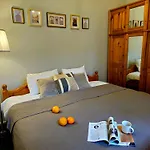 Heart Of Old Three Bedroom By Dome Square 아파트