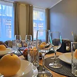 Heart Of Old Three Bedroom By Dome Square