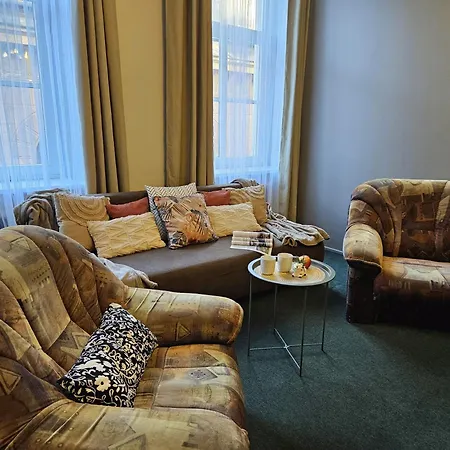 Heart Of Old 3 Bedroom By Dome Square Apartment