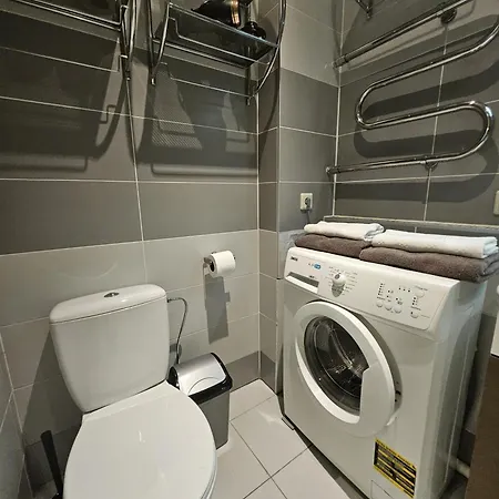 Heart Of Old 3 Bedroom By Dome Square Apartament *