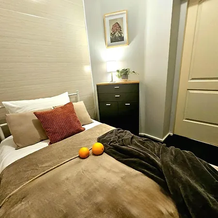 Heart Of Old Three Bedroom By Dome Square Apartmán *