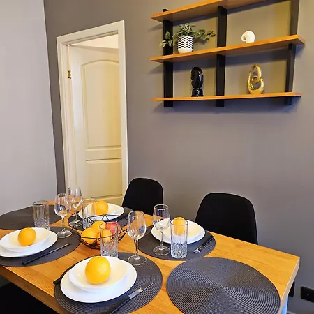 Heart Of Old 3 Bedroom By Dome Square *