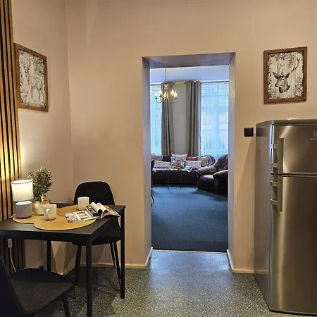 Heart Of Old 3 Bedroom By Dome Square Apartament