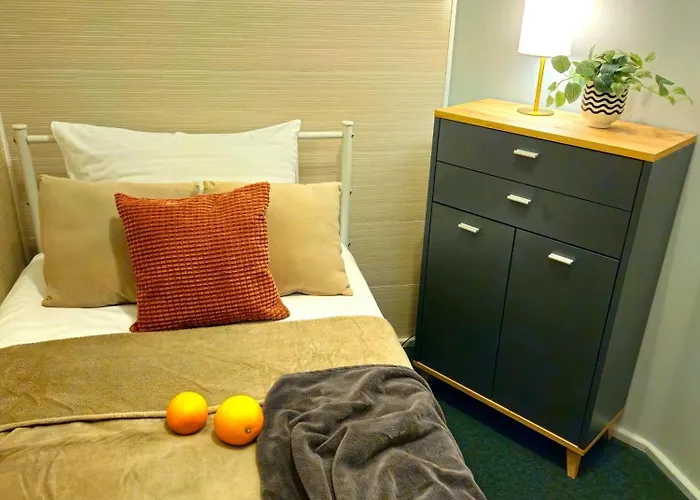 Heart Of Old 3 Bedroom By Dome Square