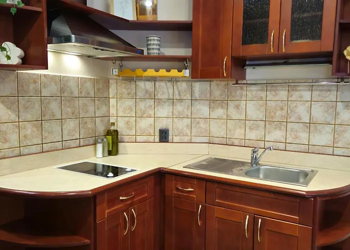 Heart Of Old 3 Bedroom By Dome Square