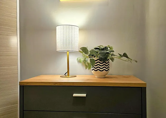 Heart Of Old 3 Bedroom By Dome Square *