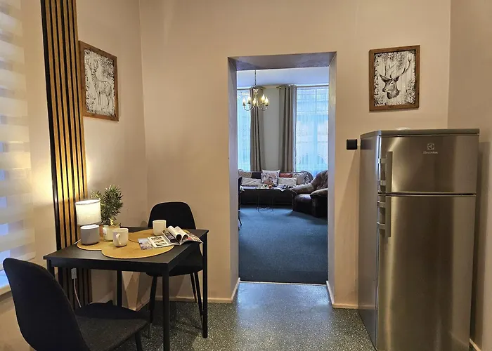 Heart Of Old 3 Bedroom By Dome Square Apartment