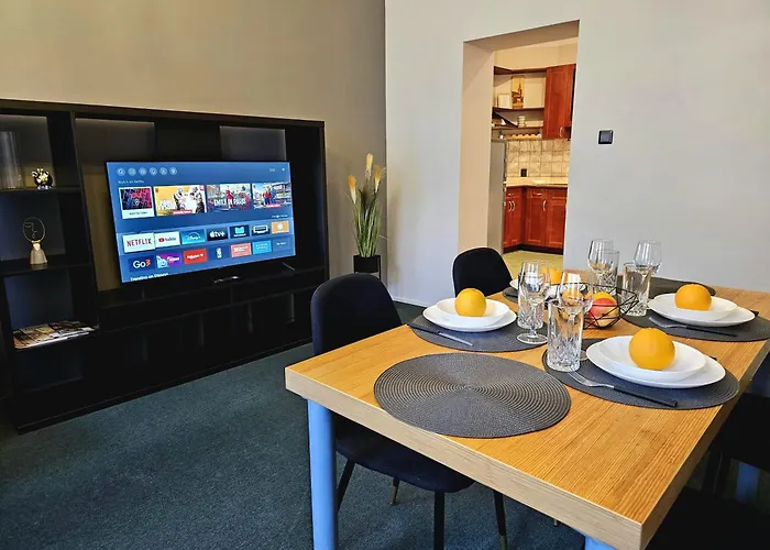 Heart Of Old 3 Bedroom By Dome Square