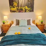Heart Of Old Three Bedroom By Dome Square Апартаменты