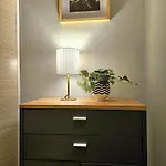 Heart Of Old Three Bedroom By Dome Square *