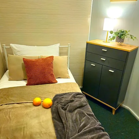 Heart Of Old Three Bedroom By Dome Square