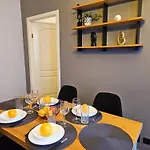 Heart Of Old Three Bedroom By Dome Square *