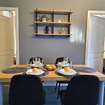 Heart Of Old Three Bedroom By Dome Square Dzīvoklis Riga